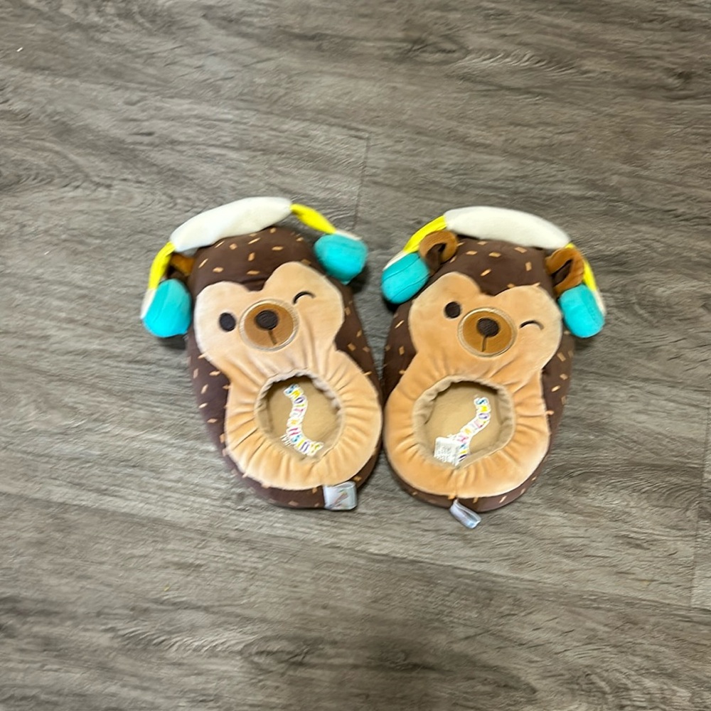 Squishmellow slipperssize 4/5